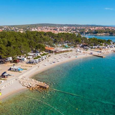 Deluxe New Apartments - Few Steps From The Beach - Luxury Holiday With Style - By Traveler Tourist Agency Krk Кърк Екстериор снимка