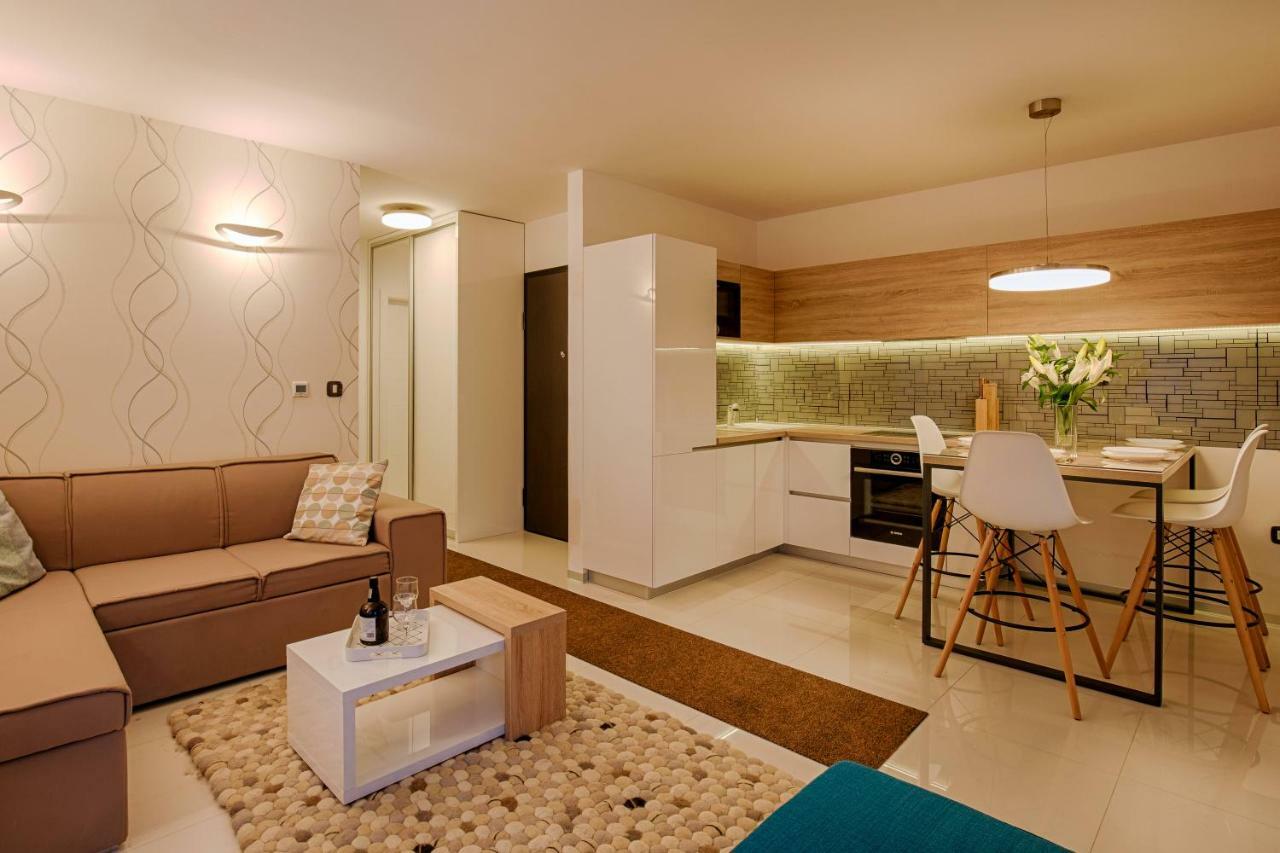 Deluxe New Apartments - Few Steps From The Beach - Luxury Holiday With Style - By Traveler Tourist Agency Krk Кърк Екстериор снимка