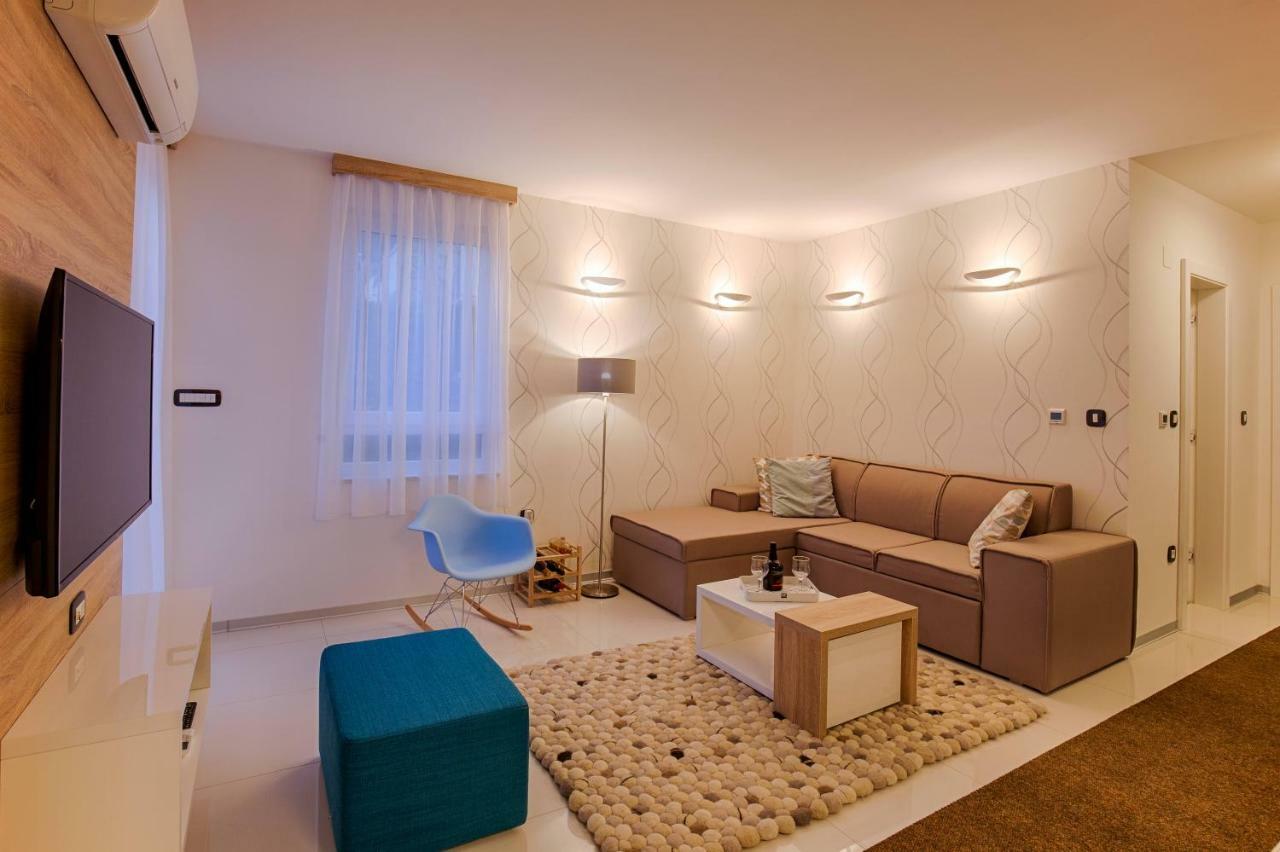 Deluxe New Apartments - Few Steps From The Beach - Luxury Holiday With Style - By Traveler Tourist Agency Krk Кърк Екстериор снимка