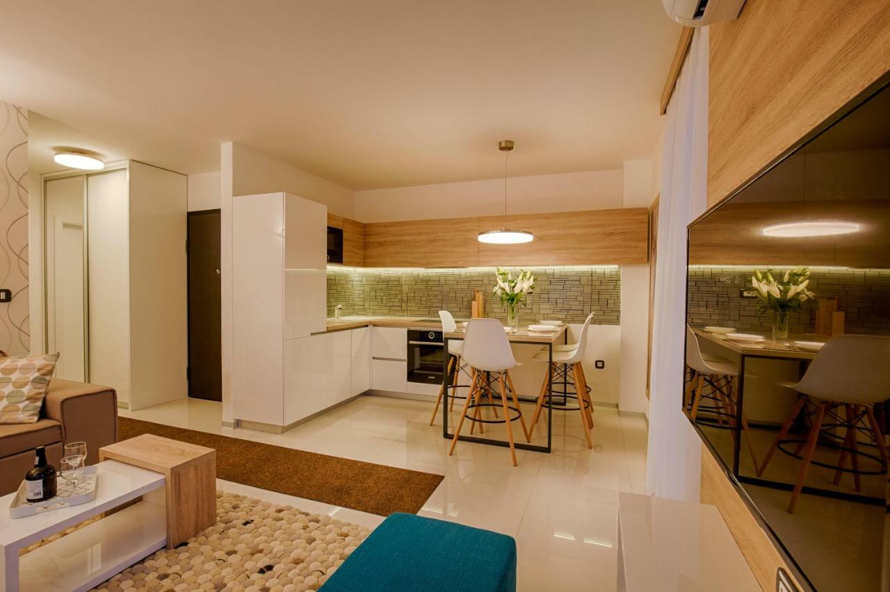 Deluxe New Apartments - Few Steps From The Beach - Luxury Holiday With Style - By Traveler Tourist Agency Krk Кърк Екстериор снимка