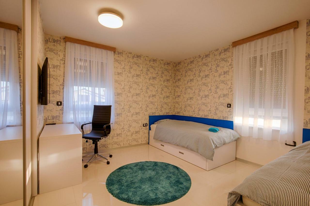 Deluxe New Apartments - Few Steps From The Beach - Luxury Holiday With Style - By Traveler Tourist Agency Krk Кърк Екстериор снимка