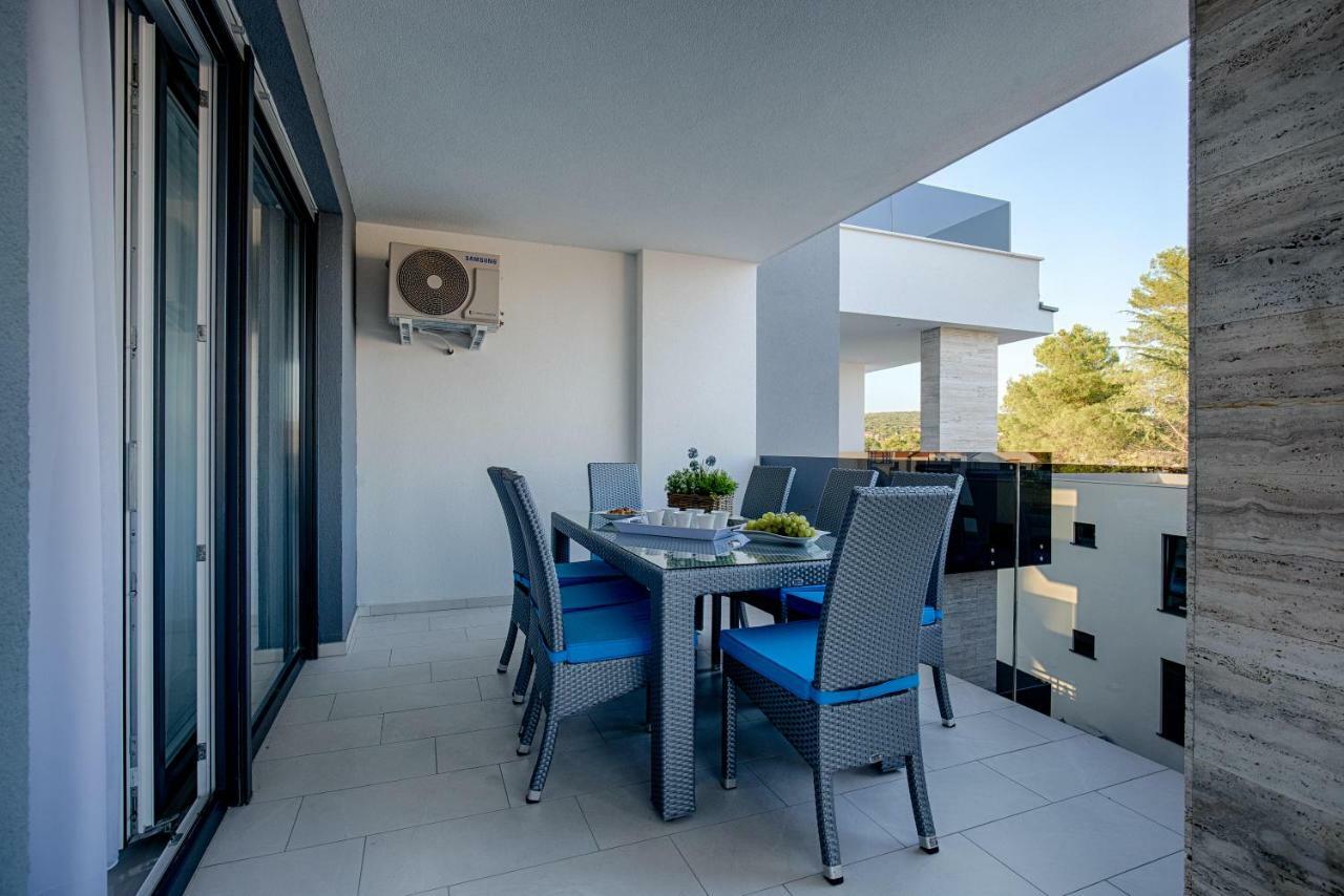 Deluxe New Apartments - Few Steps From The Beach - Luxury Holiday With Style - By Traveler Tourist Agency Krk Кърк Екстериор снимка