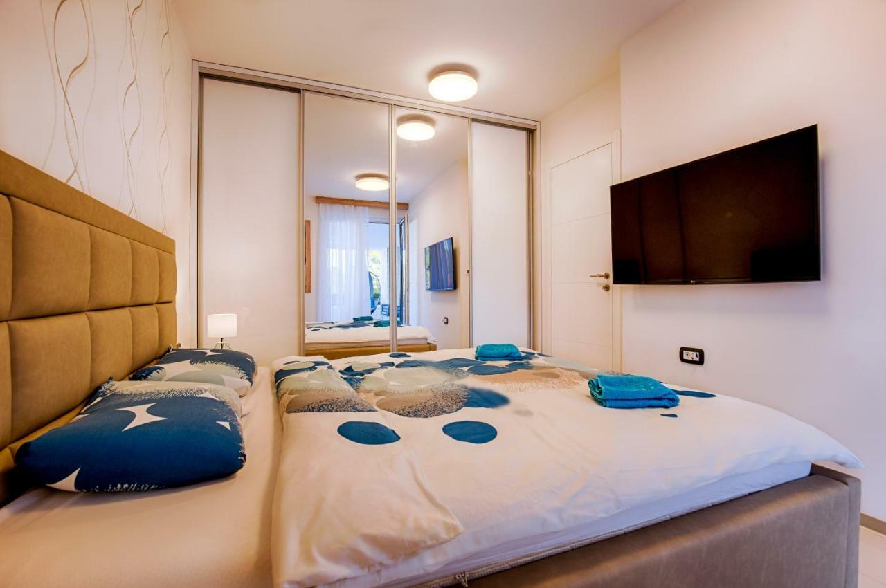 Deluxe New Apartments - Few Steps From The Beach - Luxury Holiday With Style - By Traveler Tourist Agency Krk Кърк Екстериор снимка
