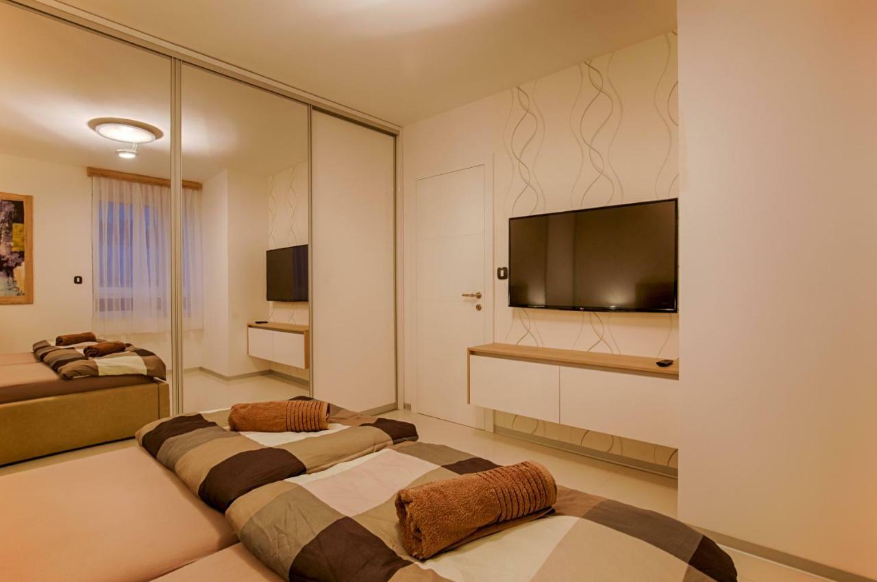 Deluxe New Apartments - Few Steps From The Beach - Luxury Holiday With Style - By Traveler Tourist Agency Krk Кърк Екстериор снимка