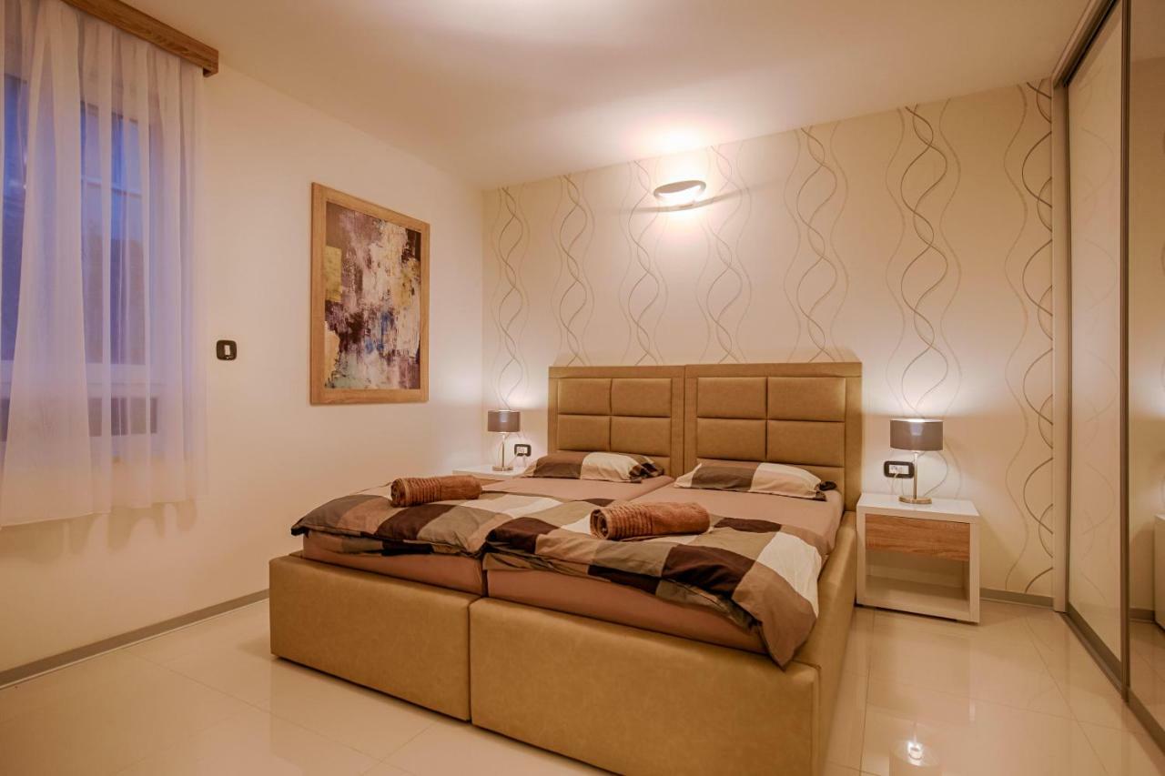 Deluxe New Apartments - Few Steps From The Beach - Luxury Holiday With Style - By Traveler Tourist Agency Krk Кърк Екстериор снимка
